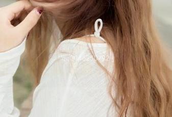 梦丝女神 – 从床上滚下来的诗琪，私房美图，完全就是随意的小仙女。