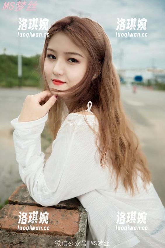 梦丝女神 - 从床上滚下来的诗琪，私房美图，完全就是随意的小仙女。