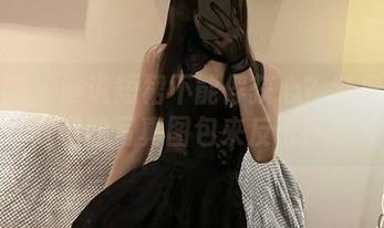 微密圈 – 谁说短裙不能俘获心？梦里一只喵的写真图包来反击！