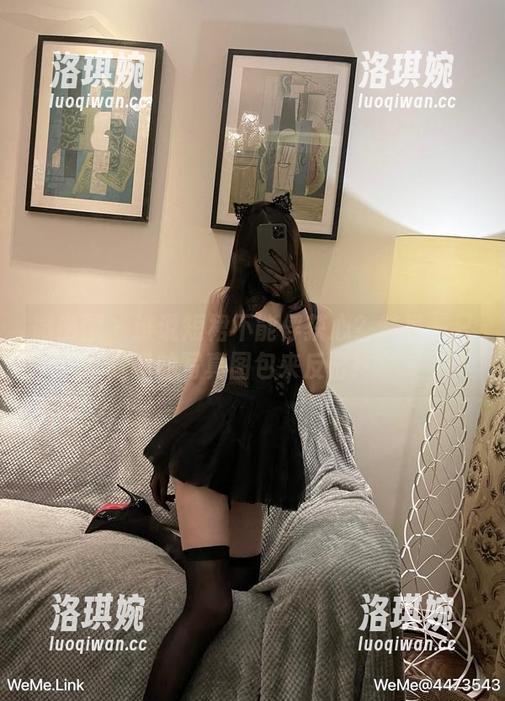 微密圈 - 谁说短裙不能俘获心？梦里一只喵的写真图包来反击！