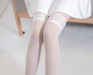 森萝财团 – 今天的写真：卉子女仆踩物少不了黑丝加持！