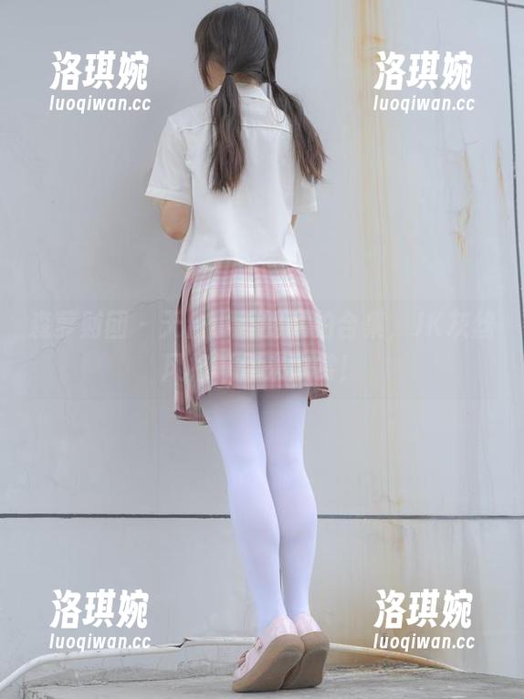 森萝财团 - 天台小香的私拍合集，JK灰丝风格等你来欣赏！