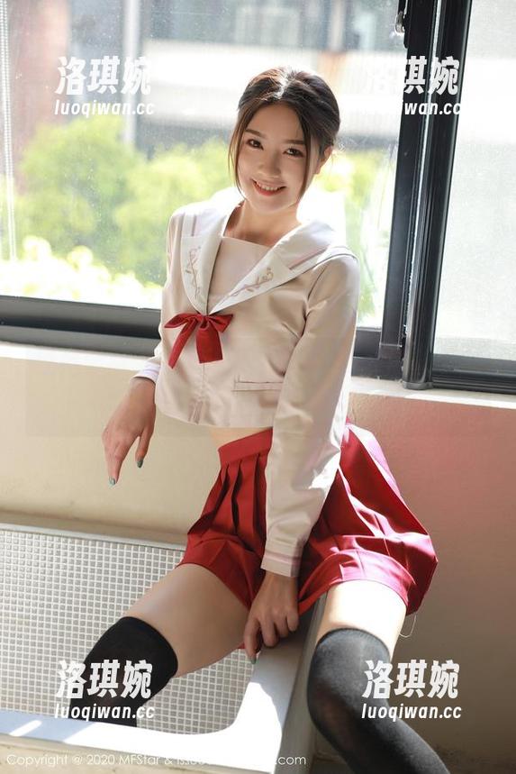 模范学院 - 写真里的董林越：那黑丝下的每一个细节，谁能说得清
