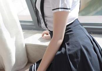 模范学院 – 图片里的软软酱，双人合力来一场视觉的小搅动。