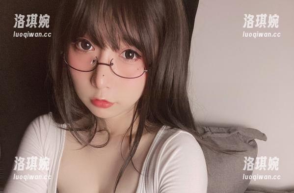 次屁啦新图集上线了，连体衣穿出意想不到的喜感