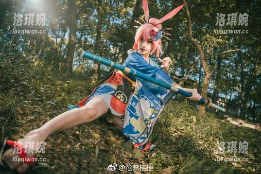 下载沧霁桔梗的吊带作品，意外的收获和小惊喜等着你！