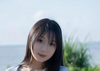 被窝里的思绪：浅安安的睡前故事与不务正业的写真图册