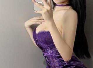 微密圈 – 看琳铛铛如何把制服带到高清的新境界，呃，明明是很正经的视角。