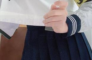 护士其实是白烨烨的隐藏身份，来吧，下载写真一探究竟！