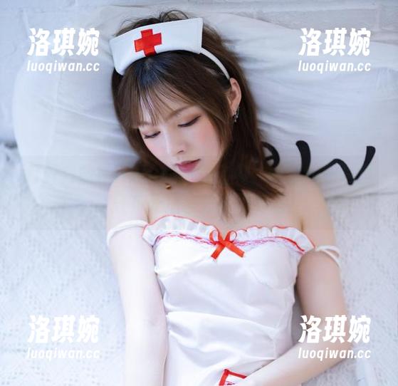 打开白露Bululu的皮衣宝典：收藏的照片里，只有无法言表的真与假！