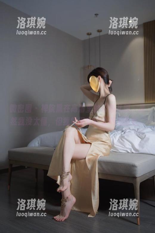微密圈 - 禅院熏在高清里的银色礼服，虽然我没太懂，但我觉得有种说不出的美。