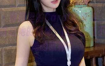 秀人网 – 原图里的Carol周妍希：为啥大家都在讨论她的棉袜，而我控制不住想看她的眼神？