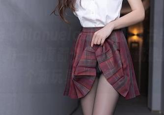 秀人网 – Manuela玛鲁娜的复古车外拍美臀：每一角度都值得分享，就像找到一个新玩具一样开心！