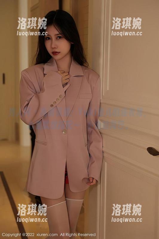 秀人网 - 高清资源：Yuki鱼儿的连衣裙，心里就想搭配一條小鱼的尾巴。