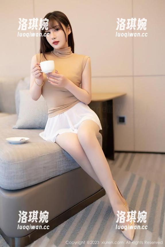 秀人网 - 在小橘子orange的双人空间里：原图呈现一种轻松的调调，作品则像跳跃的心情
