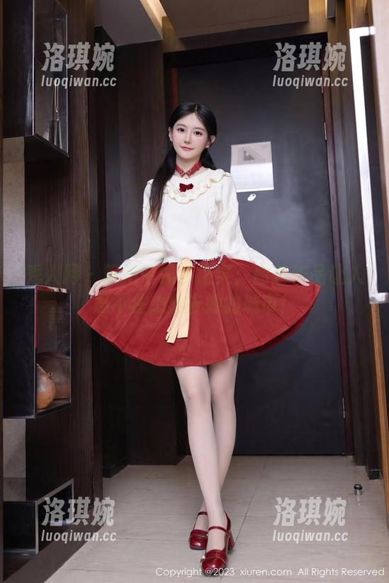 秀人网 - 旅拍中的小泡芙：图包作品让人忍不住想搬去她的城市！