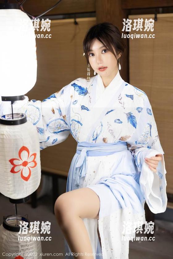 秀人网 - 一看玛鲁娜Manuela的写真就觉得：这双美脚该不该被锁在玻璃展柜里？