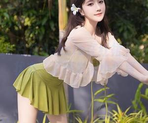秀人网 – 白洁Bessie在红裙下的无圣光状态，原图发掘小惊喜