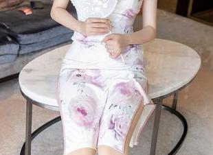 秀人网 – 郑颖姗的圣诞更新：想不到的组合，给我来一打哈哈！