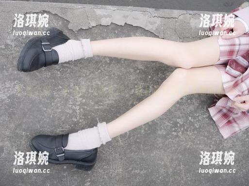 紧急企划 - 小恩的内衣在线，照片像是偷偷传递的私语