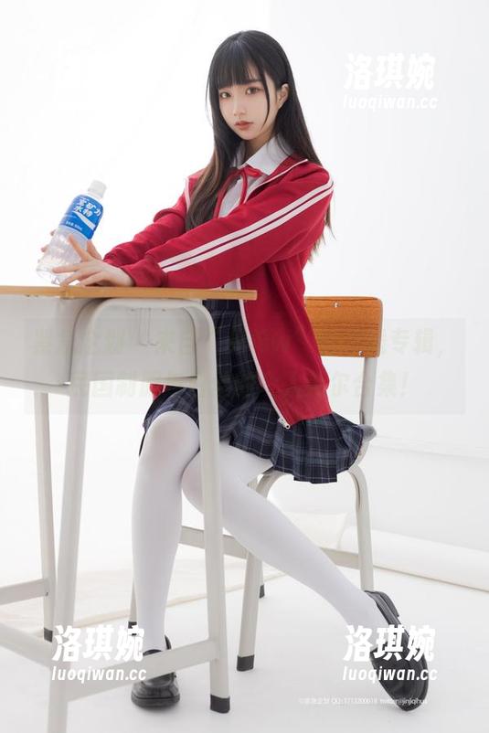 紧急企划 - 来自“见希w”的在线专辑，民国制服与白丝的令人莞尔合集！