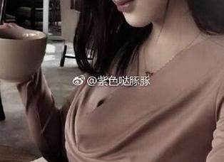 微密圈 – 紫色哒豚豚空姐图包：想象力不够往这儿凑