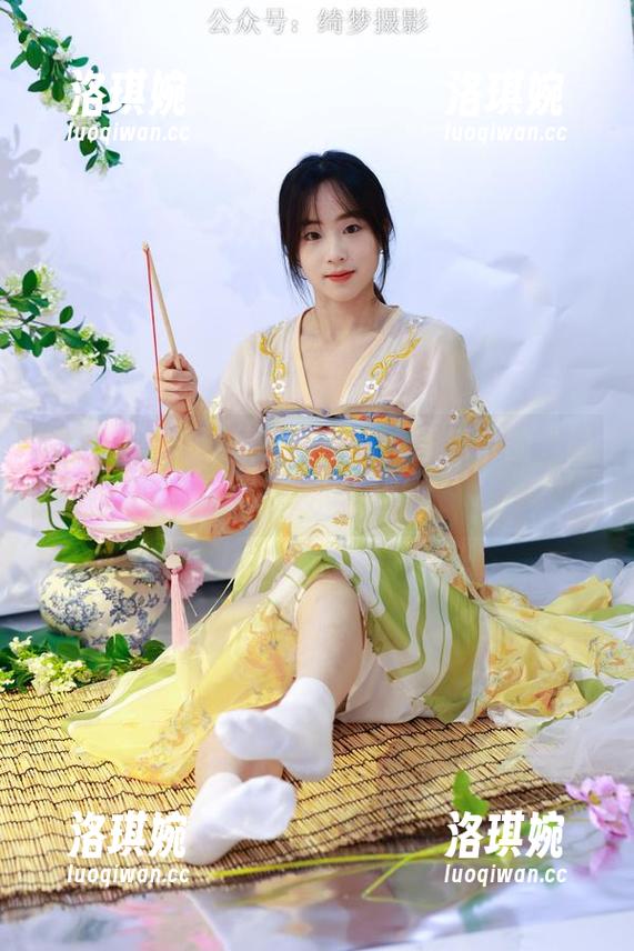 绮梦摄影 - 连体衣与小艺：图包中的“隐秘”与“公开”