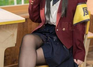 花铃Hana最新图集，礼服让每一寸都是戏！