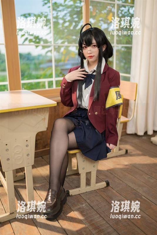 花铃Hana最新图集，礼服让每一寸都是戏！