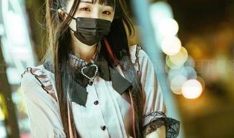 护士落落Raku的魅力，你能抗拒她的原图下载吗？