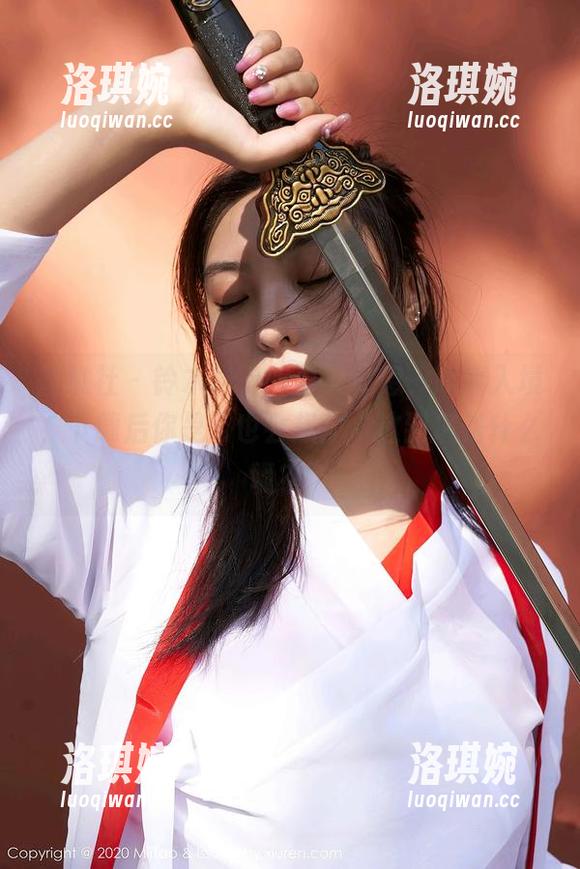 蜜桃社 - 铃木送上的夏天气息，高清入境，下载后你是否也会想：“这到底是什么呢？”
