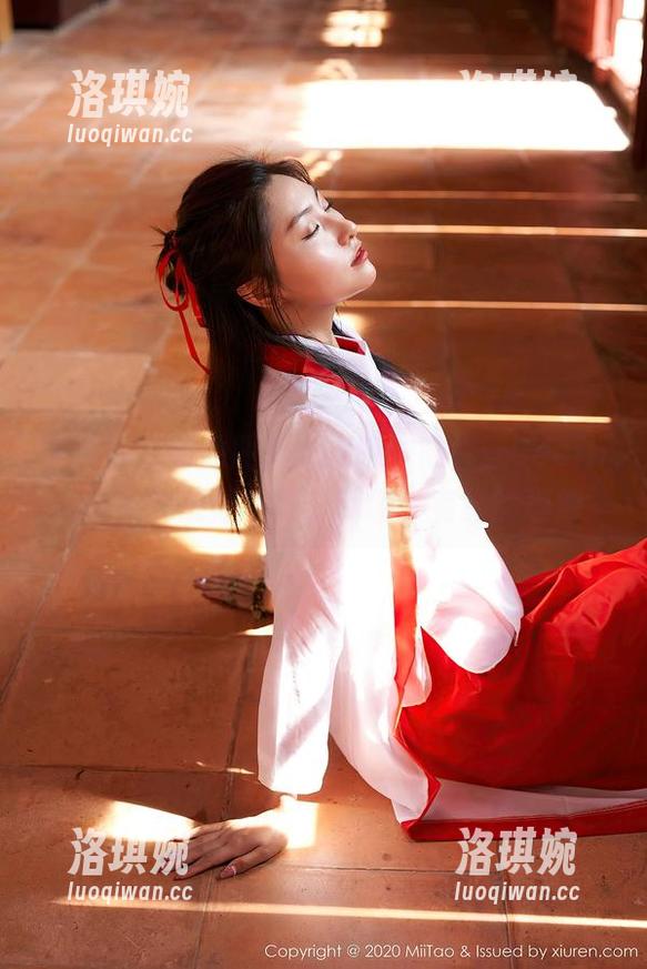 蜜桃社 - 制服图集大揭晓，陆萱萱Cecilia的变化能让你对“制服”有新的理解