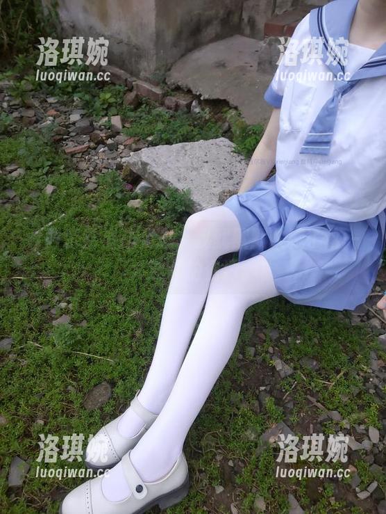看西尔酱海边姿态，我就默默收藏了这一大波私拍资源。