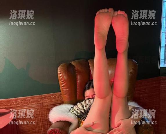 微密圈 - 三次元的空间，迷人的五姨太带你更新图包，说不清的美学，忍不住想多看几眼。