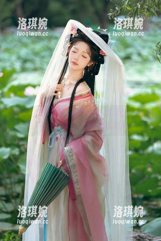 图片里的雯妹不讲道理户外游玩让人有点目不暇接,在线忍不住想加入。 图片里的雯妹不讲道理户外游玩让人有点目不暇接,在线忍不住想加入。