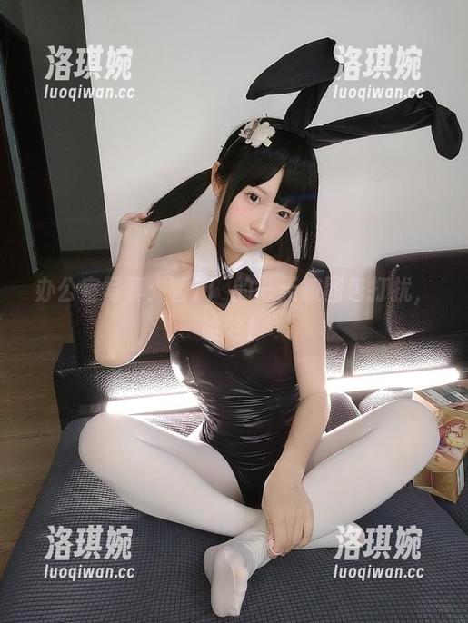 办公室写真：香川澪的一天被图包打扰，哈哈！