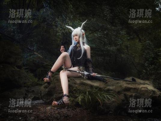 麻花麻花酱的私房自治区：自拍的时候谁说我得规矩？